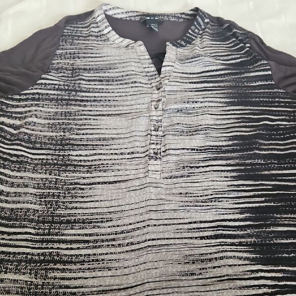 Elegant Black and Cream Blouse - Picture 16 of 16